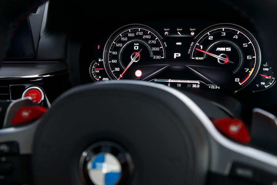 Панель приборов BMW M5 Competition (F90) 2018 года  (AU) (фото 2 из 29)